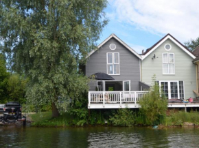 3 Bed in South Cerney HIC06